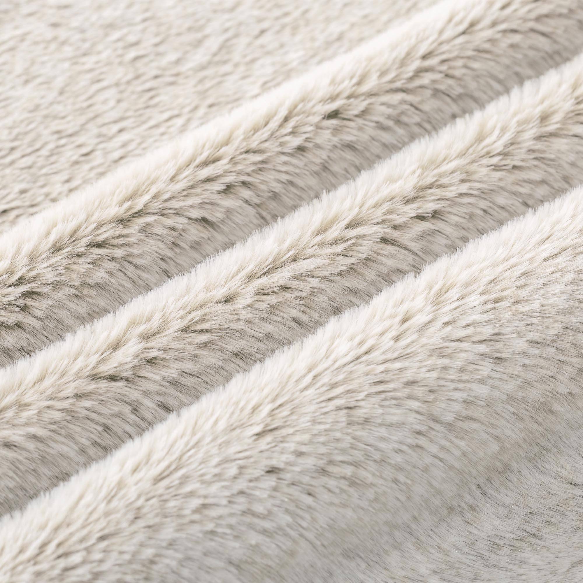 Glitzhome® 60" Milk Coffee Reversible Faux Rabbit Fur/Korean Fleece Christmas Tree Skirt